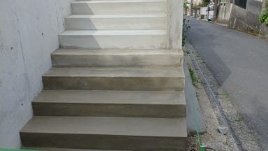 葉山町　階段モルタル仕上げ